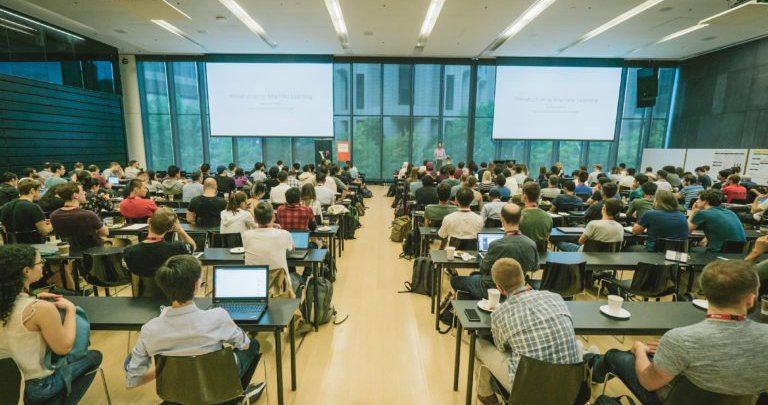 Students_talk_DLRL_Summer_School_2018_-_News_-.width-800