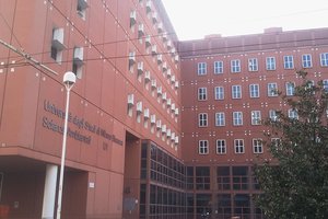 U1_visto_da_piazza_della_Scienza,_Milano