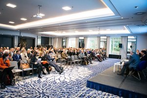 finance-watch-conference-2019_49131467801_o-1600x1067